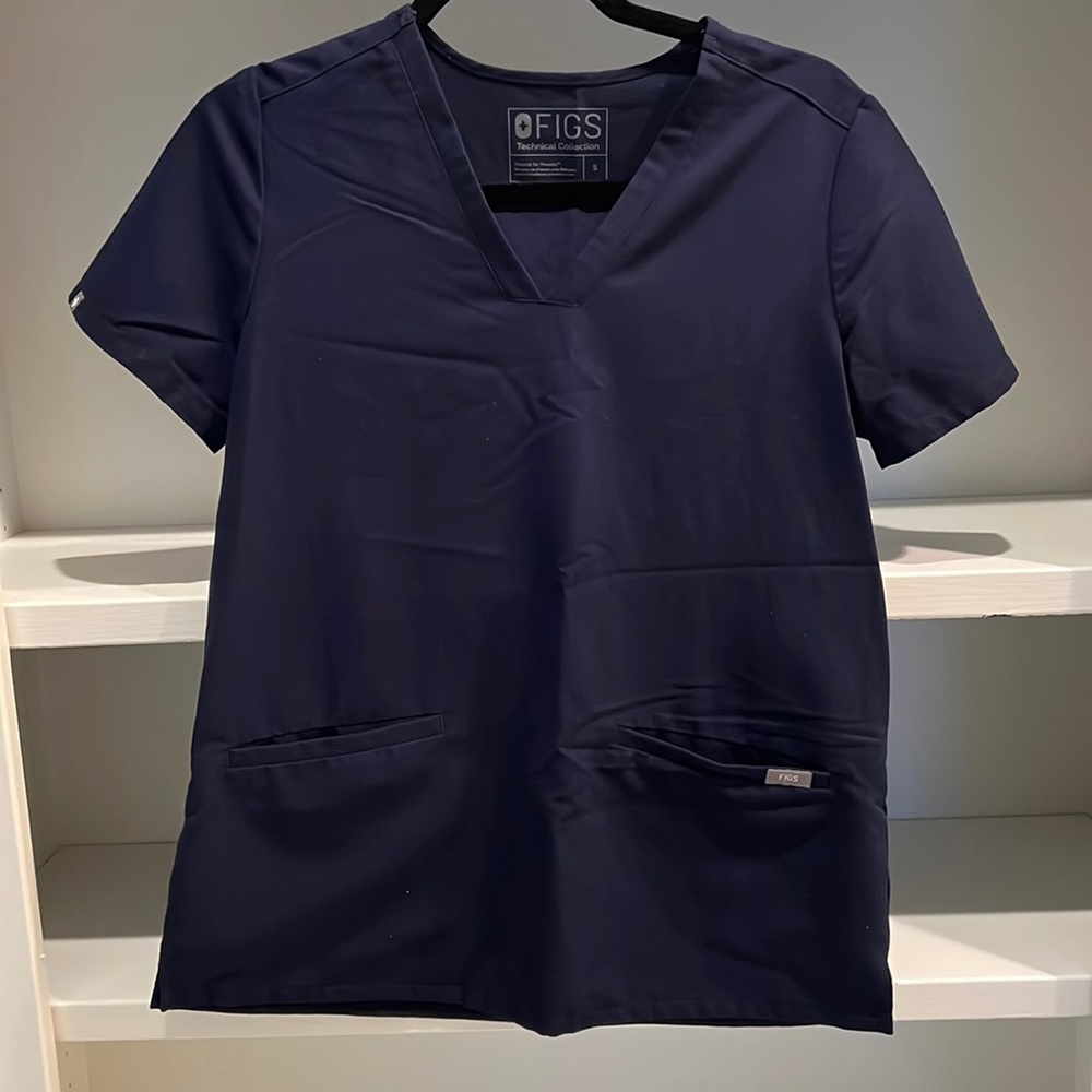 Figs scrub top